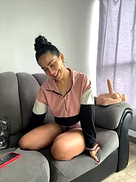 Nikothyna online show from November 2025 04:18:02 PM