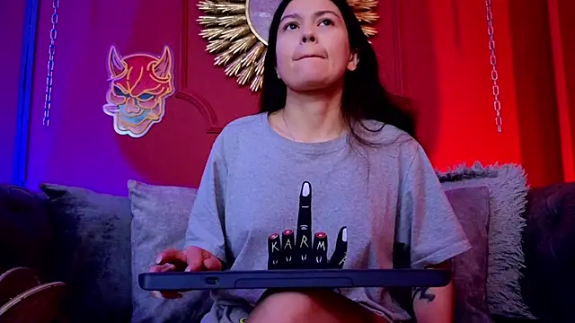 Julieta Russell online show from September 2025 12:29:01 PM