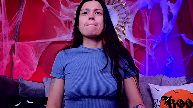 Julieta Russell online show from October 2025 01:33:02 PM