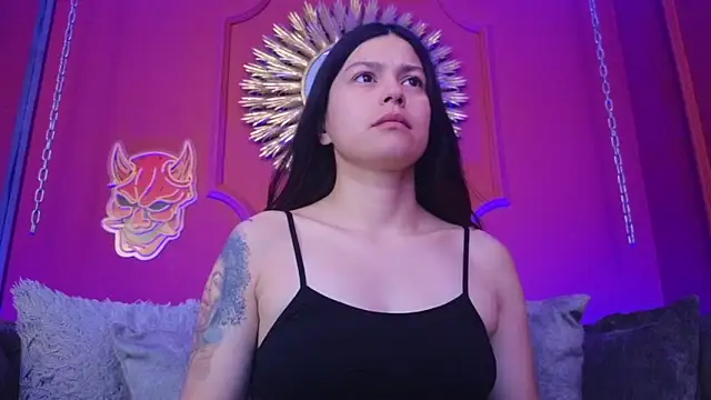 Julieta Russell online show from November 2025 12:06:01 PM