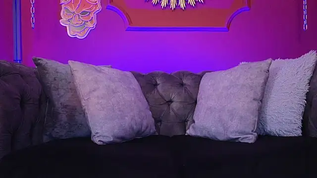 Julieta Russell online show from December 2025 11:39:02 AM