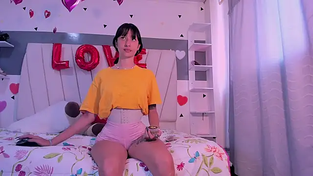 laurem-paulette online show from February 2025 04:10:01 PM