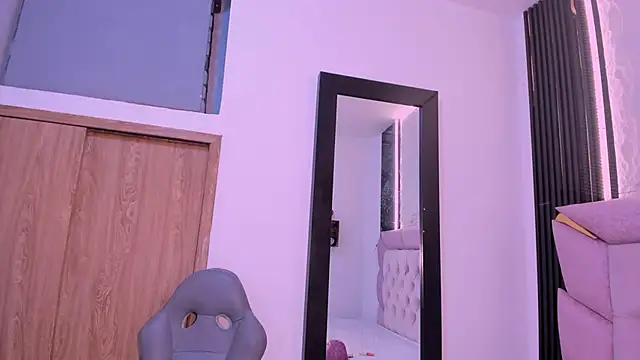 laurem-paulette online show from October 2025 07:58:02 PM