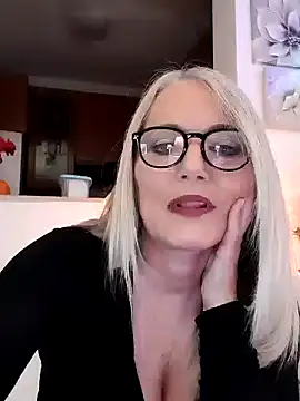 kikkastar online show from December 2024 07:54:02 PM