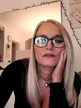 kikkastar online show from December 2024 08:16:01 PM