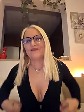 kikkastar online show from February 2025 08:04:02 PM