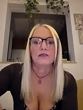 kikkastar online show from March 2025 08:00:01 PM