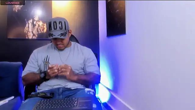 Big furry bear13 online show from November 2025 07:30:02 AM