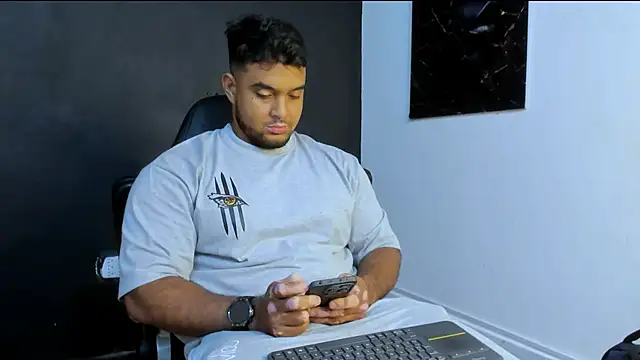 Snapshot of Big_furry_bear13 chatting on May 2026 03:33:01 AM Big furry bear13 online show from May 2026 03:33:01 AM