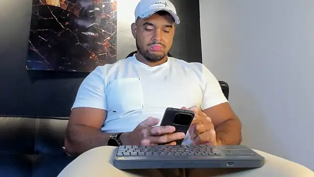 Snapshot of Big_furry_bear13 chatting on June 2026 06:33:02 AM Big furry bear13 online show from June 2026 06:33:02 AM