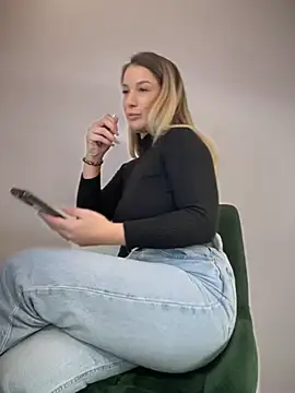 HotXMom online show from January 2025 07:35:01 AM