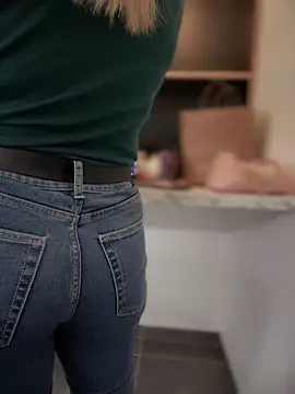 HotXMom online show from January 2025 04:36:01 AM