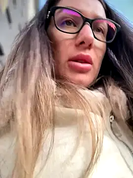 HotXMom online show from September 2025 03:55:02 AM