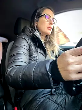 HotXMom online show from November 2025 06:57:01 AM