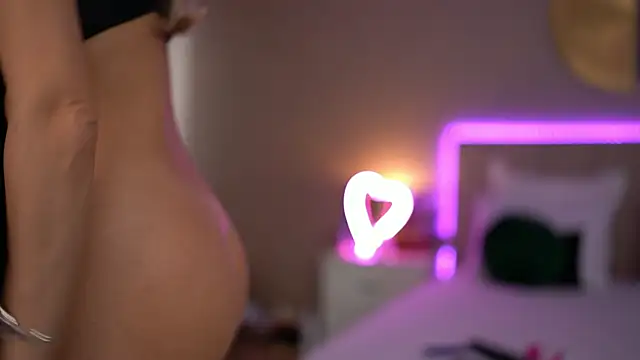 EvellineClaire online show from April 2026 01:14:02 PM