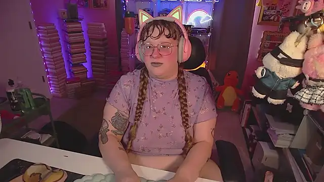 Snapshot of FatVeronica chatting on June 2026 05:17:02 PM FatVeronica online show from June 2026 05:17:02 PM