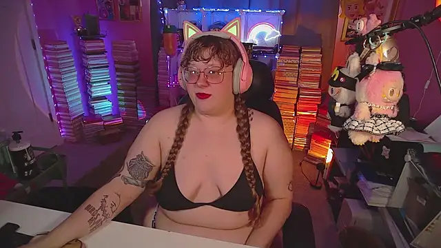Snapshot of FatVeronica chatting on July 2026 05:17:02 PM FatVeronica online show from July 2026 05:17:02 PM