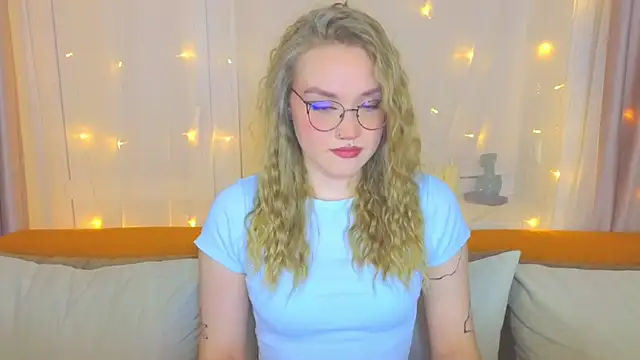 Aurora Golden1 online show from March 2025 03:02:02 PM