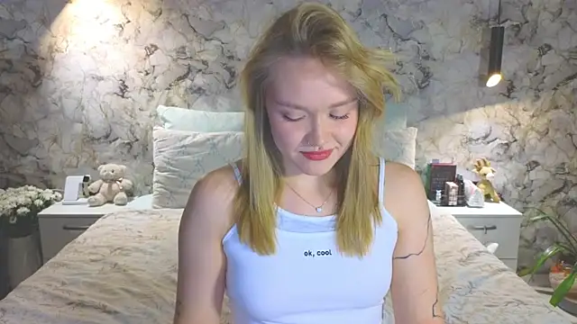 Aurora Golden1 online show from November 2025 04:58:02 PM