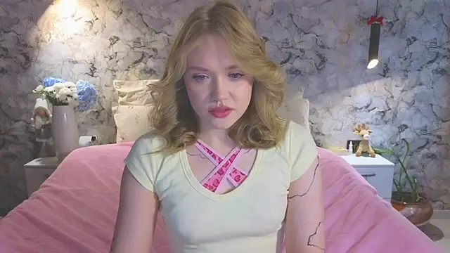 Snapshot of Aurora_Golden1 chatting on May 2026 12:30:01 AM Aurora Golden1 online show from May 2026 12:30:01 AM