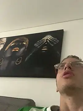 Snapshot of SOYMRX chatting on February 2025 12:20:02 AM SOYMRX online show from February 2025 12:20:02 AM