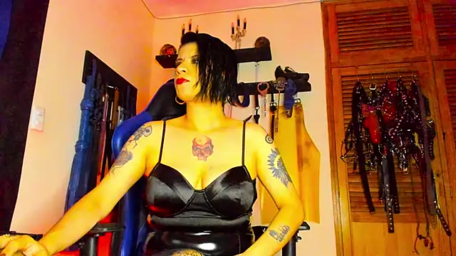 Snapshot of DominatrixBlue chatting on March 2025 06:07:02 PM DominatrixBlue online show from March 2025 06:07:02 PM