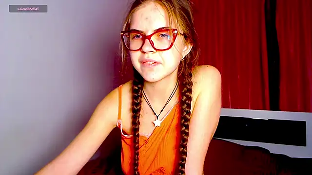 Sarah HS online show from December 2024 03:44:02 PM