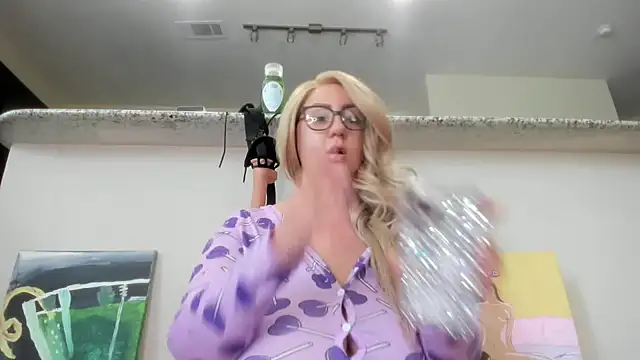 Paisleehaze online show from October 2025 06:48:01 PM