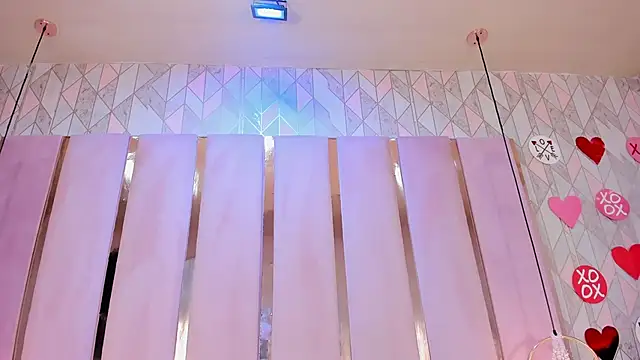 Snapshot of AlinaSweett chatting on February 2025 08:01:01 PM AlinaSweett online show from February 2025 08:01:01 PM