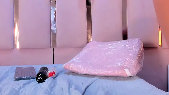 Snapshot of AlinaSweett chatting on March 2025 12:04:01 AM AlinaSweett online show from March 2025 12:04:01 AM