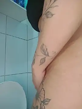 Snapshot of Su_Duarte_1 chatting on July 2026 01:23:02 AM Su Duarte 1 online show from July 2026 01:23:02 AM