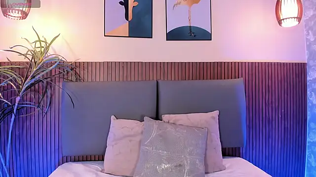 NicolleeEvanss online show from September 2025 12:06:01 PM