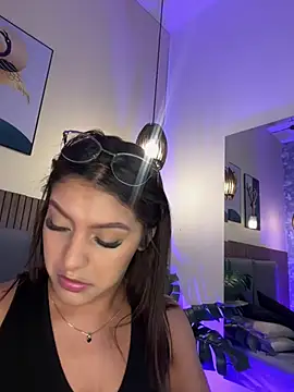 Snapshot of NicolleeEvanss chatting on June 2026 10:48:01 AM NicolleeEvanss online show from June 2026 10:48:01 AM
