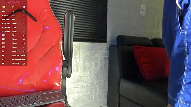 Lil Curved online show from October 2025 11:57:02 AM