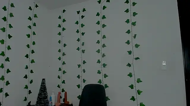 Miaa Garcia online show from December 2025 10:18:02 PM