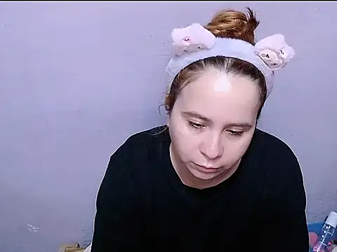 Snapshot of SubLayla01 chatting on May 2026 06:27:01 PM SubLayla01 online show from May 2026 06:27:01 PM