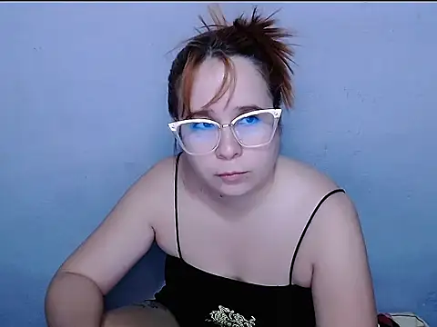 Snapshot of SubLayla01 chatting on May 2026 06:07:02 PM SubLayla01 online show from May 2026 06:07:02 PM
