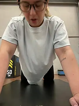 Snapshot of amooraaamoon chatting on January 2026 12:31:01 PM amooraaamoon online show from January 2026 12:31:01 PM