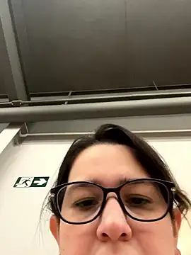 Snapshot of amooraaamoon chatting on January 2026 02:00:01 PM amooraaamoon online show from January 2026 02:00:01 PM