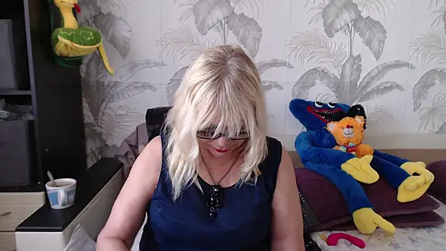 CamDiva113 online show from March 2025 12:00:01 PM