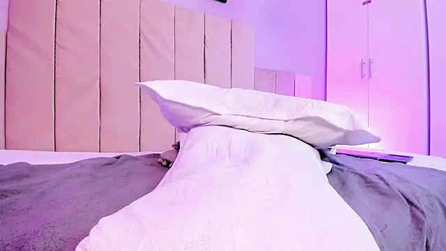 April bowie online show from March 2025 03:24:02 PM