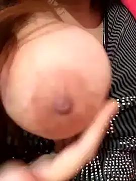 Snapshot of carmelasexy chatting on November 2025 03:45:01 PM carmelasexy online show from November 2025 03:45:01 PM