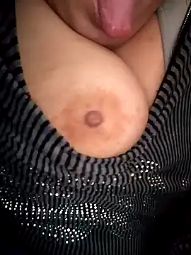 Snapshot of carmelasexy chatting on November 2025 07:25:02 PM carmelasexy online show from November 2025 07:25:02 PM