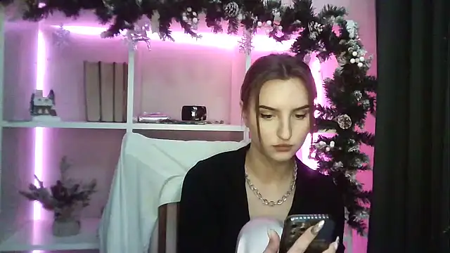 X Alisa online show from December 2024 07:49:02 PM