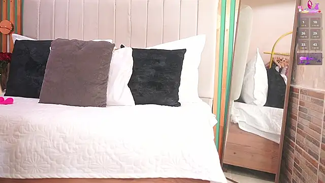 katlyn martins online show from October 2025 02:39:02 PM