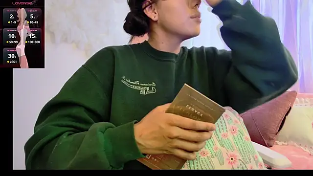 Snapshot of Ag4ta_ chatting on February 2025 09:26:02 PM Ag4ta online show from February 2025 09:26:02 PM