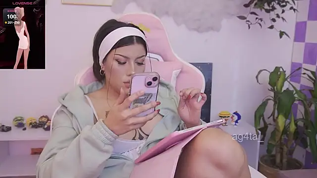 Snapshot of Ag4ta_ chatting on November 2025 01:39:01 AM Ag4ta online show from November 2025 01:39:01 AM