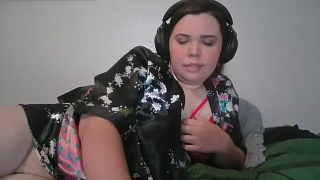 Snapshot of AlessaLoveX chatting on August 2026 04:11:01 AM AlessaLoveX online show from August 2026 04:11:01 AM