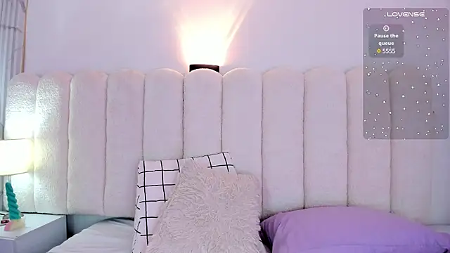 Mia rom11 online show from February 2025 03:43:02 PM