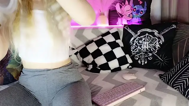 nicollewetpussy online show from February 2025 09:48:01 PM